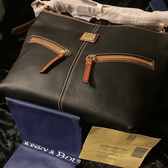 Brand new Dooney Bourke Handbag- Black - Picture 1 of 4